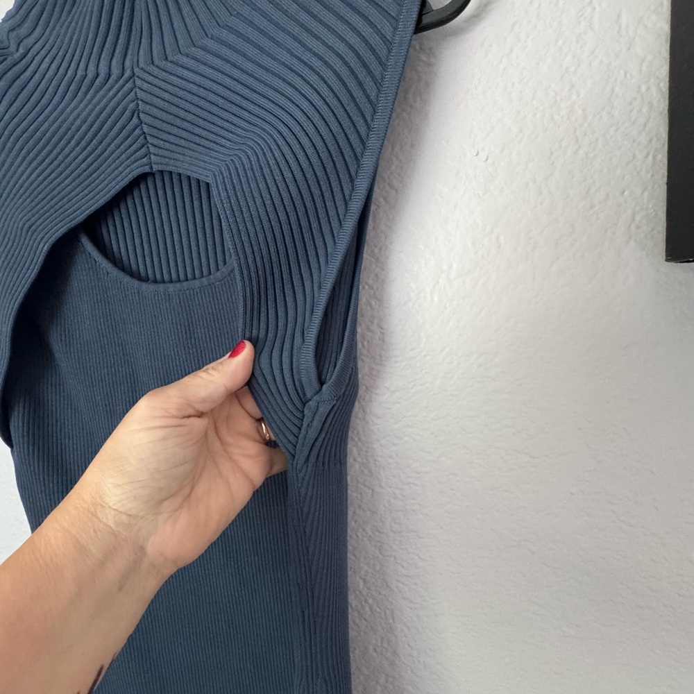 White House Black Market Blue Ribbed Sleeveless Sweater. - Picture 3 of 11